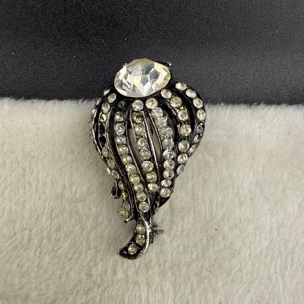 Vintage‎ Rhinestone Brooch Flower Flame Black Enamel READ